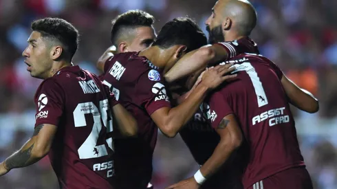 El festejo de los jugadores luego de sumar los tres puntos en Santa Fe