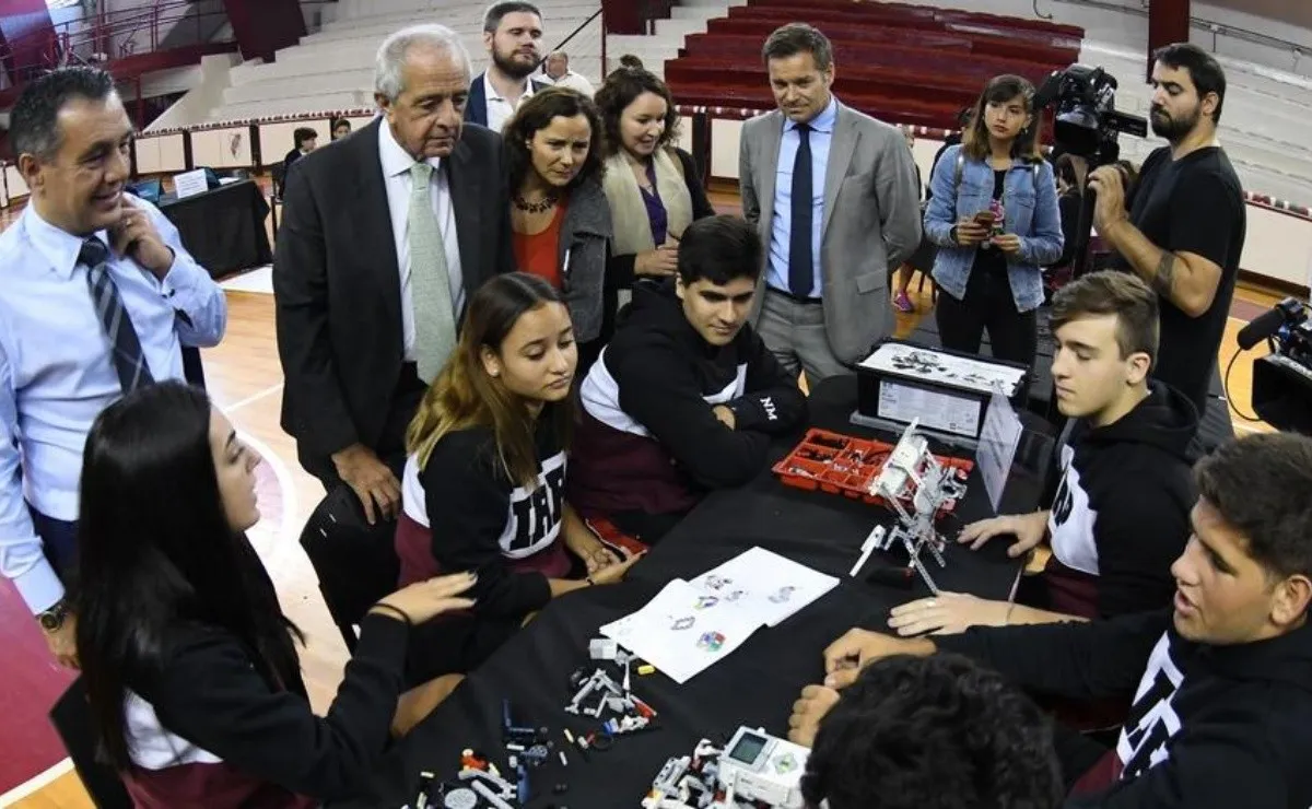 La enseñanza de programación y robótica ha sido incorporada a todos los niveles del Instituto River.