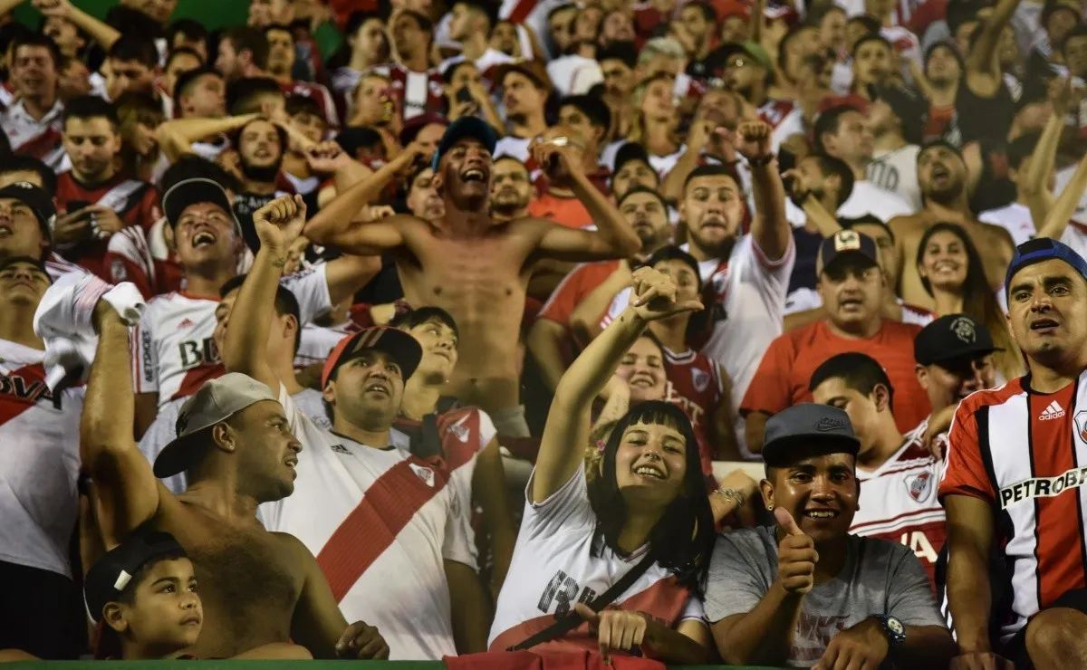 Los hinchas de River estrenaron una nueva canción en el duelo ante Banfield.