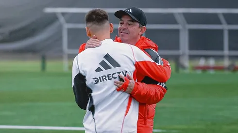 Abrazo de cracks: Echeverri y Gallardo tuvieron conexión inmediata.