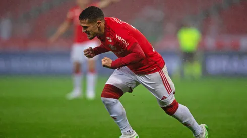 Fabricio Bustos llegó a la Argentina y será jugador de River