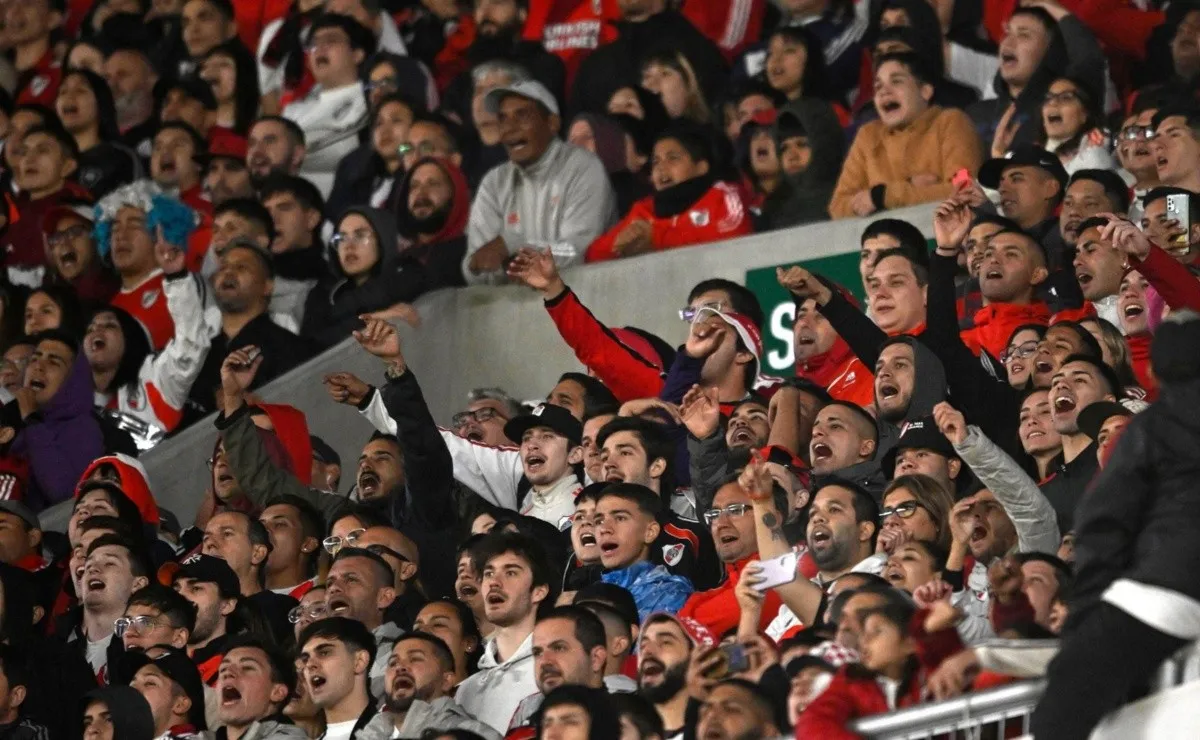 Buscate en las tribunas del Monumental frente a Unión