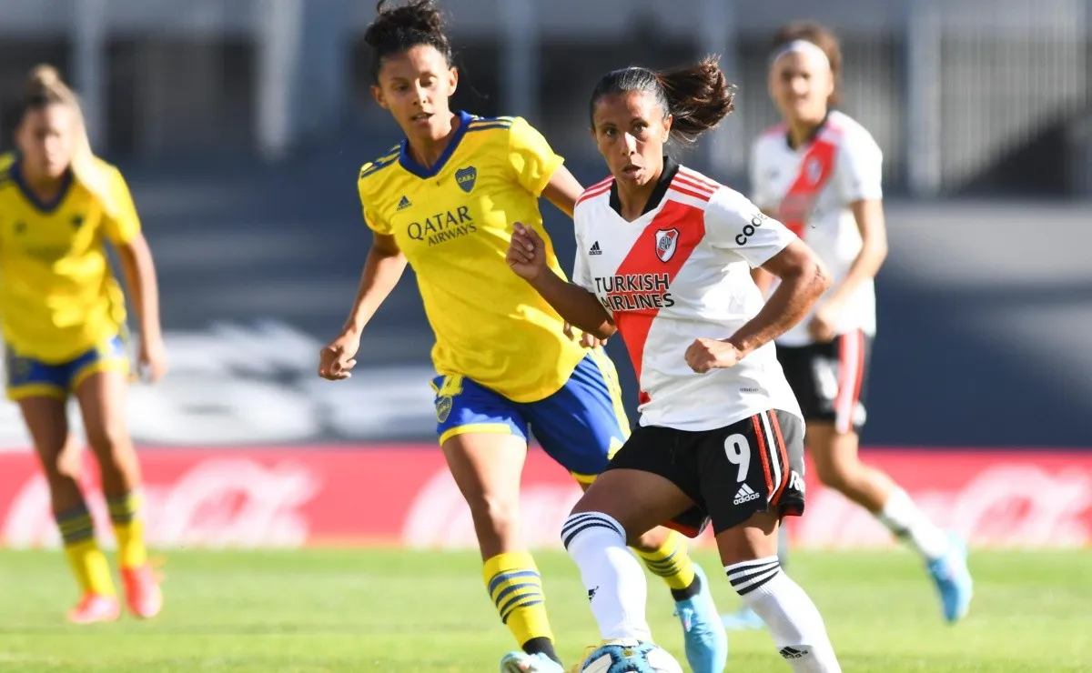 Las chicas de River enfrentarán a Boca desde las 15:30 en la Bombonera