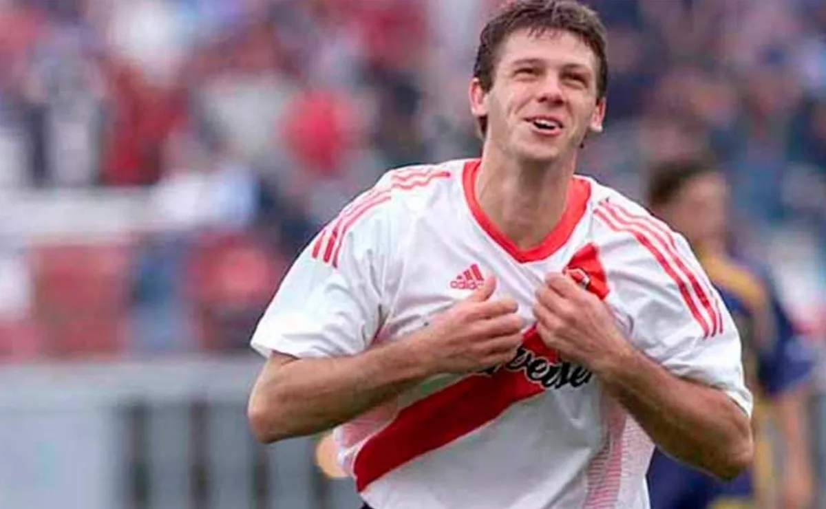 Micho jugó las Libertadores de 2002 y 2003 con el Manto Sagrado.