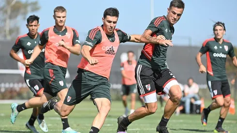 José Paradela, una de las fijas para el DT, en acción en Ezeiza.