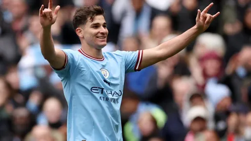 Julián y su clásico festejo.