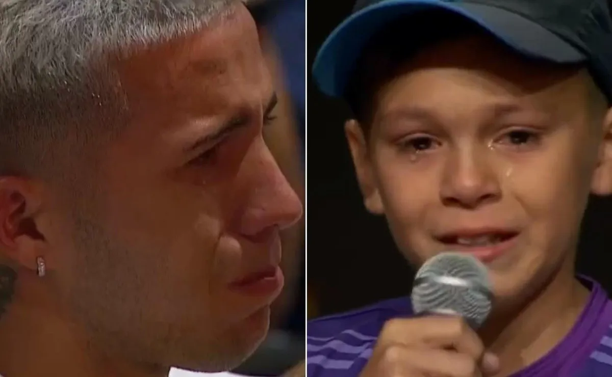 Enzo Fernández, visiblemente emocionado durante el homenaje en Paraguay