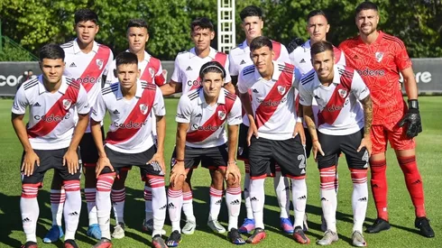 El Millonario viajó con varios chicos a Salta.