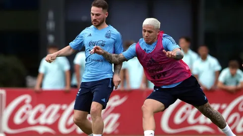 Mac Allister y Enzo Fernández, dos de las "ferraris" que Scaloni pondría de arranque esta noche.