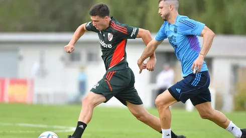 José Paradela ante Guido Rodríguez.