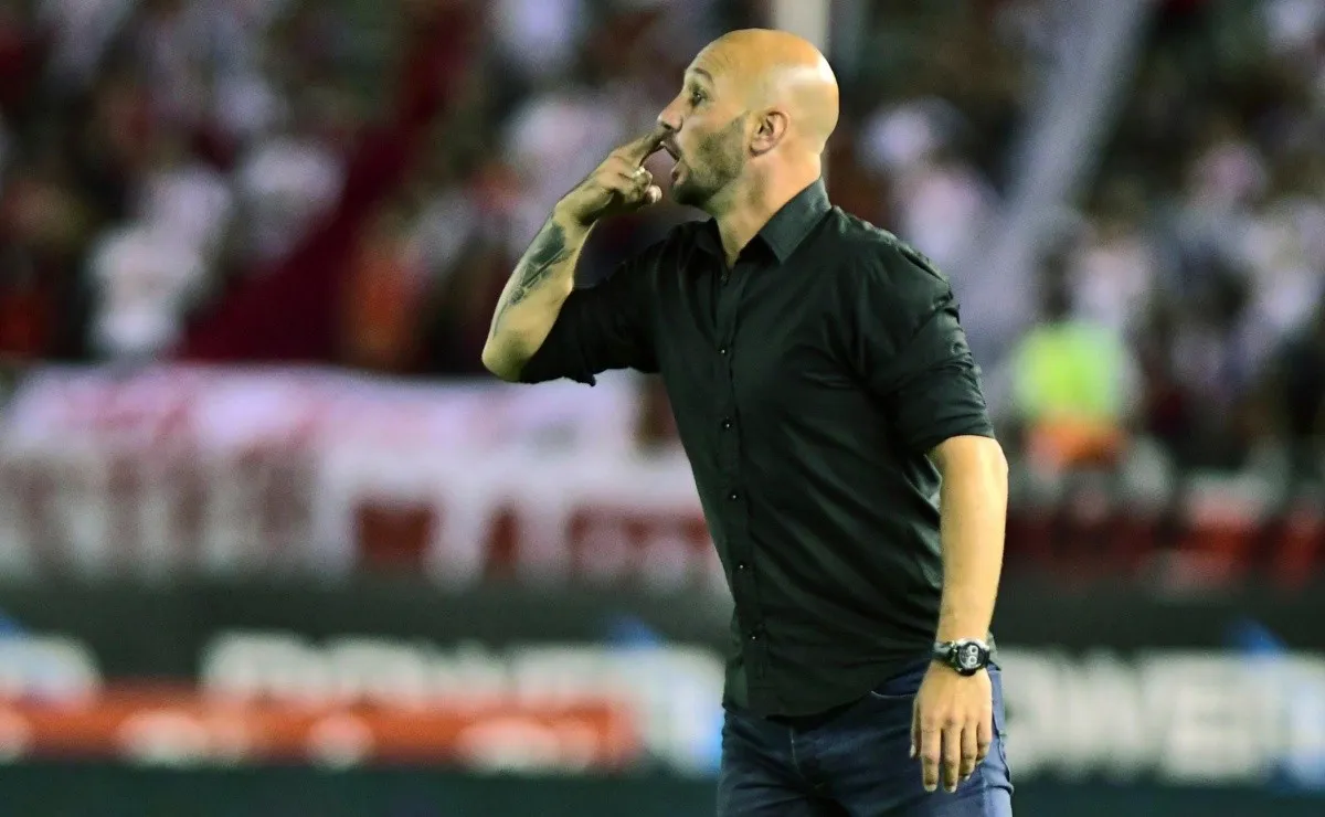 Sebastián Pena fue presentado en Real Pilar