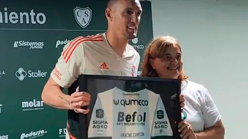 Franco Armani recibió un hermoso regalo por parte de Sarmiento.