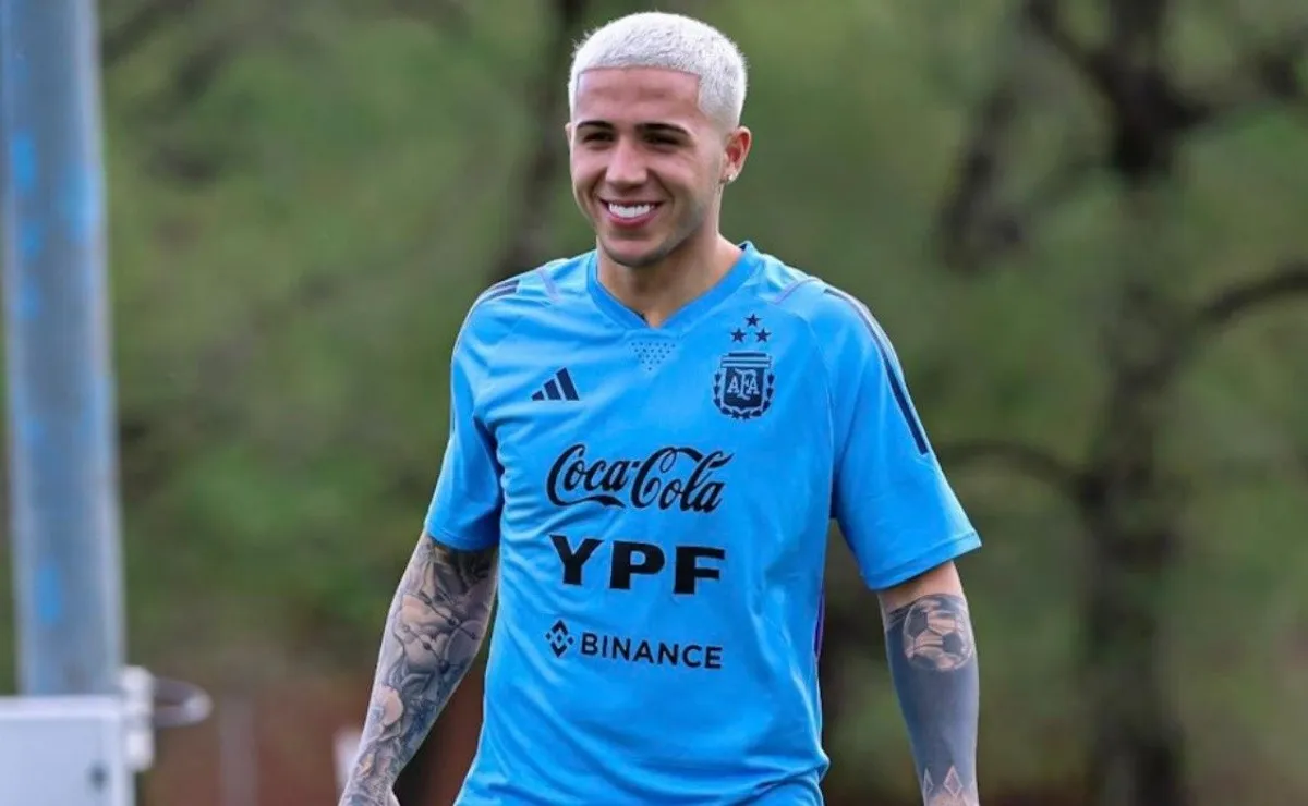 El nuevo look de Enzo para jugar los amistosos con Argentina