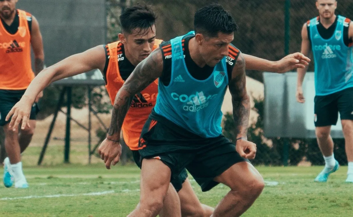 Enzo Pérez y Pablo Solari en el entrenamiento.