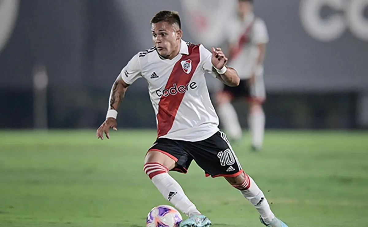 Axel Encinas, una de las tantas figuras que espera su chance en Reserva.