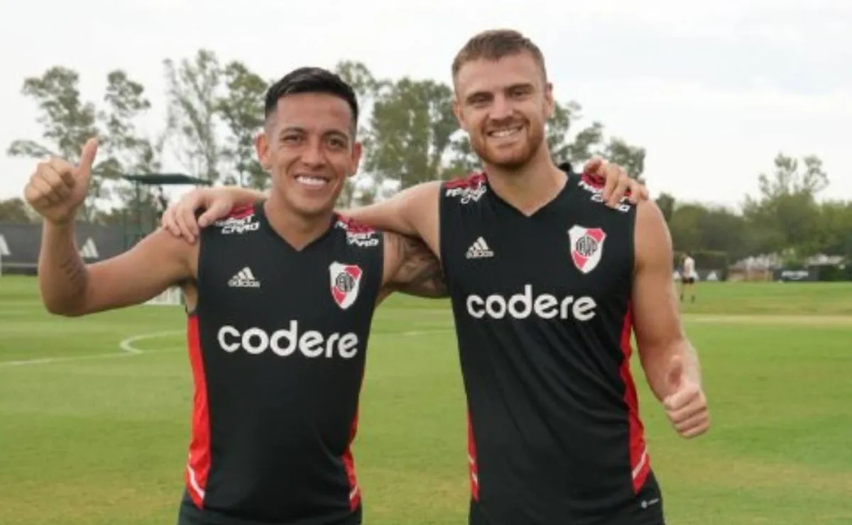 Barco y Beltrán volvieron a verse las caras en la práctica del Millonario y posaron para una foto.