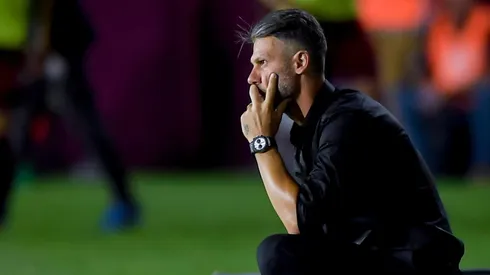 Pensativo, así está Demichelis en la previa del partido ante Sarmiento.