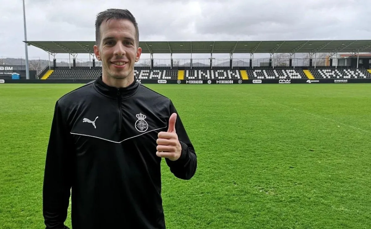 El Cabezón Andrada fue presentado en su nuevo club en España.