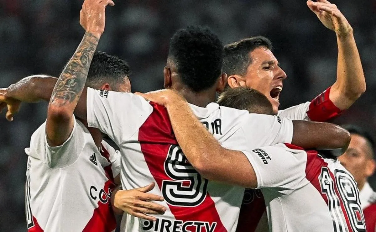 El Millonario ganó, gustó, goleó y presentó dos nuevos capitanes en Santiago del Estero.
