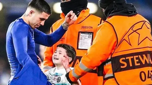 Tierno gesto del ex River con un pequeño que soñaba con su camiseta.