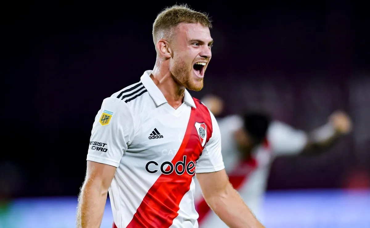 Lucas Beltrán jugó un gran partido ante Lanús.