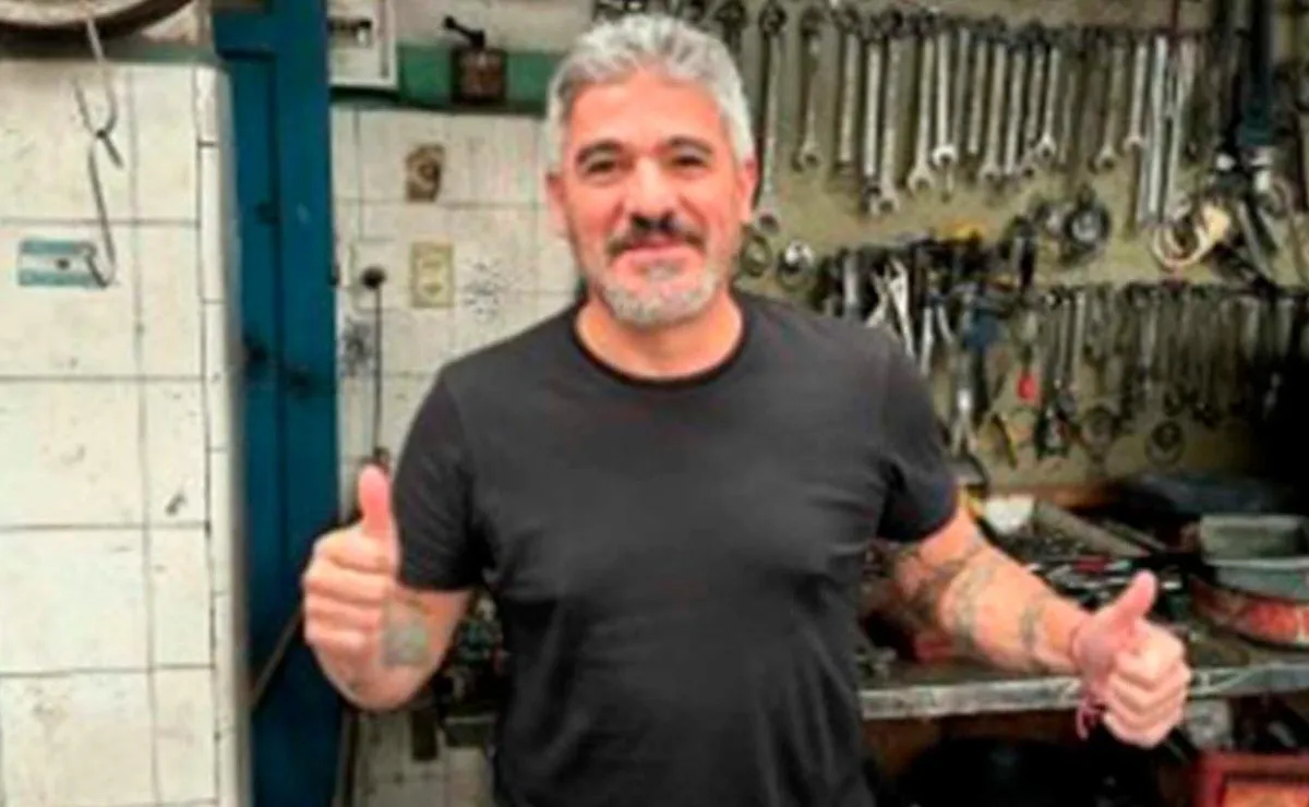 Ariel Ortega en el taller de Marito Argenta.