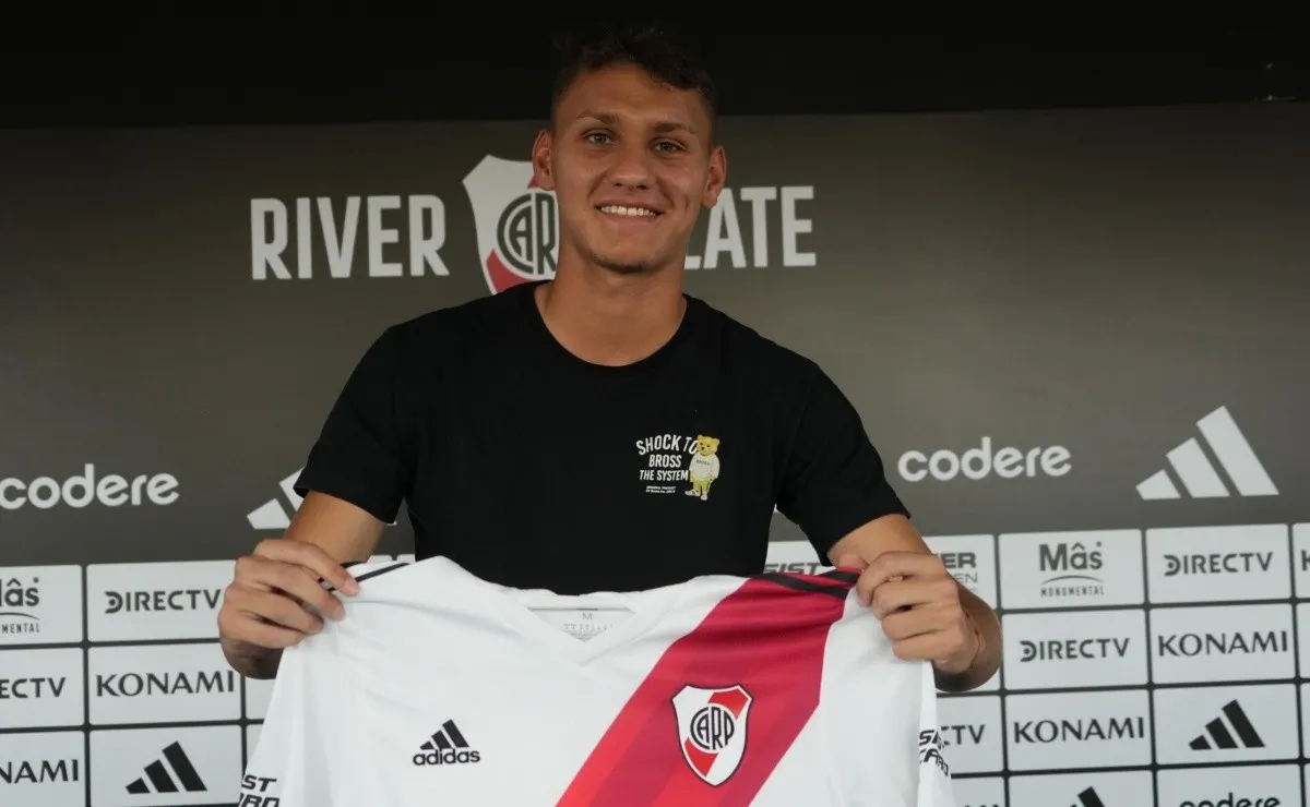 Lavagnino firmó su primer contrato.