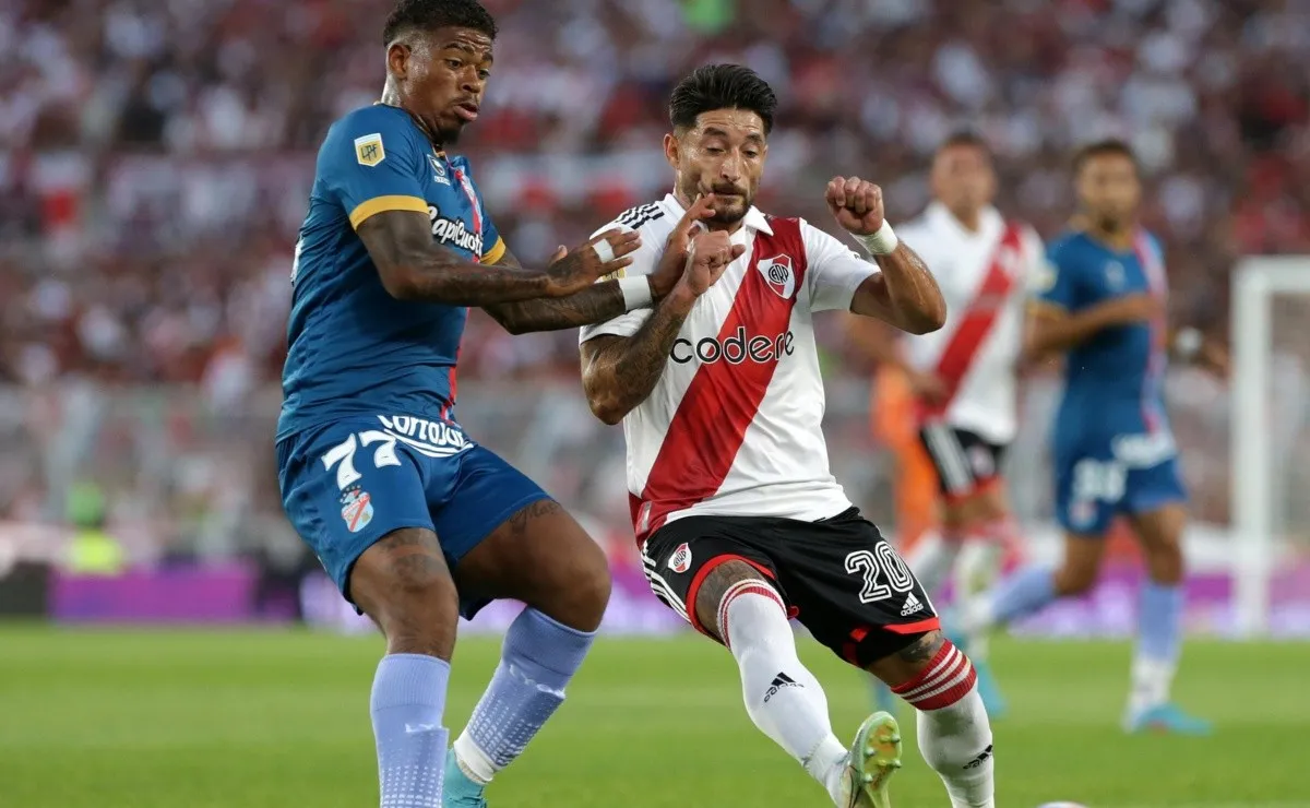 Casco igualó a Francescoli ante Arsenal.