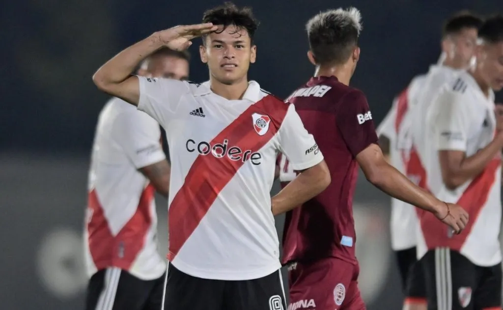 Oswaldo Valencia debe volver a River.