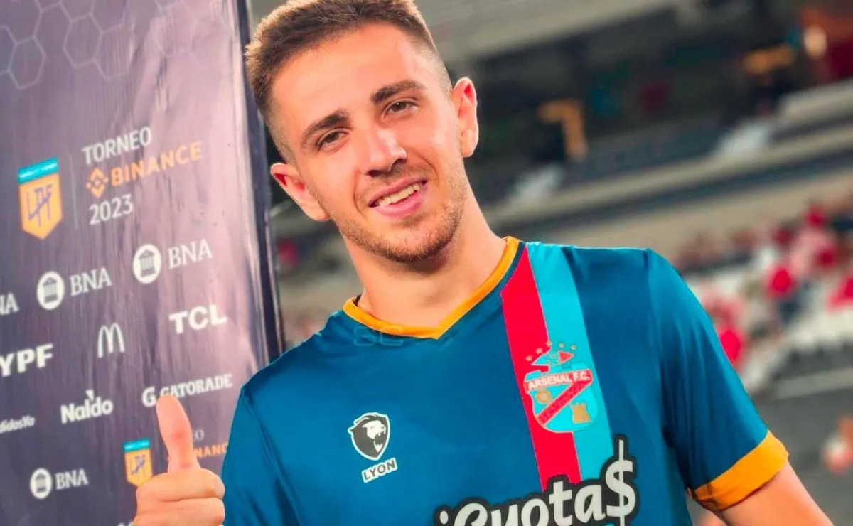 Felipe Peña, a préstamo en Arsenal, se enfrentó a sus ex compañeros y fue el mejor de la cancha.