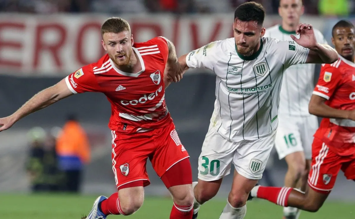 River se mide con Banfield esta noche.