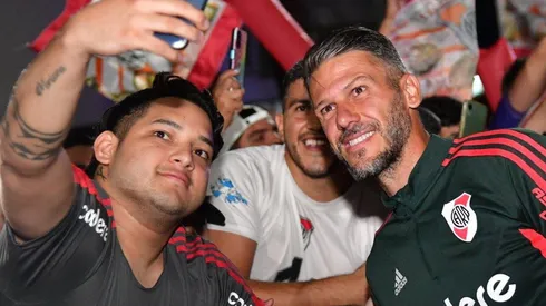 Espectacular recibimiento para River en su llegada a Santiago del Estero.