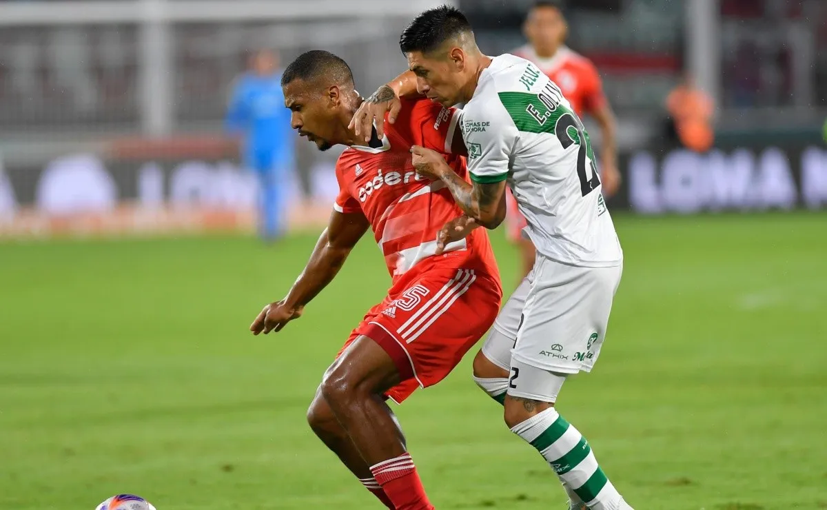 Salomón Rondón fue titular por primera vez en River.