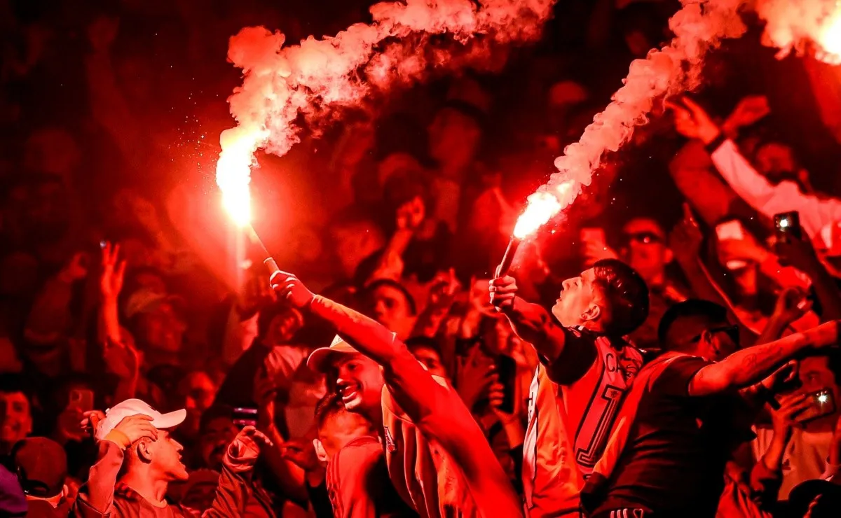 Se van las últimas plateas para alentar a River en Córdoba.