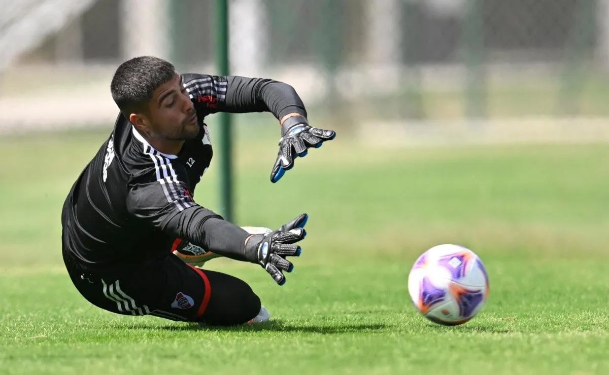Petroli, el único del plantel que aún no debutó: "No me rindo y sigo entrenando"