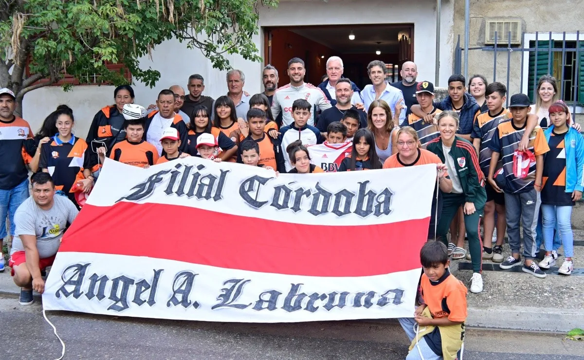 Momento inolvidable para los chicos de la escuelita El Potrero.