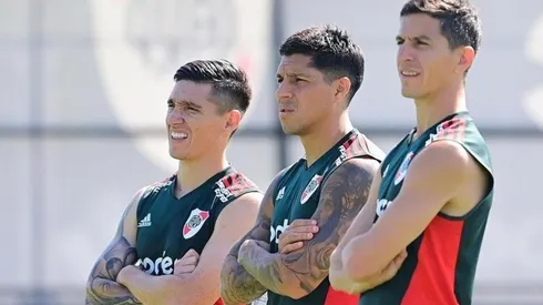 Mediocampo top: el Colo Kranevitter junto a Enzo y Nacho en la práctica.