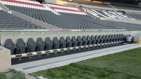 Se quitaron las filas de butacas que están detrás de los bancos de suplentes