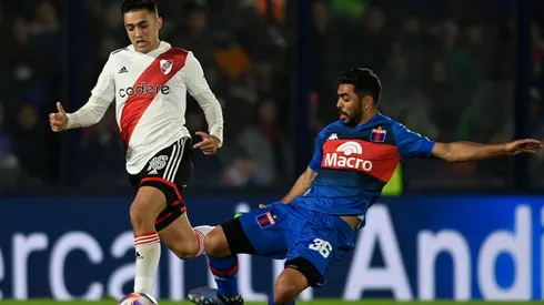 Gallardo todavía no pudo ganarle a Diego Martínez como DT: el último enfrentamiento terminó 1-1 en Victoria.