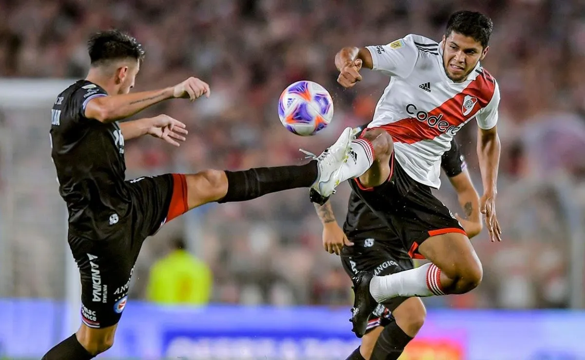 El Sicario jugó bien ante Argentinos.