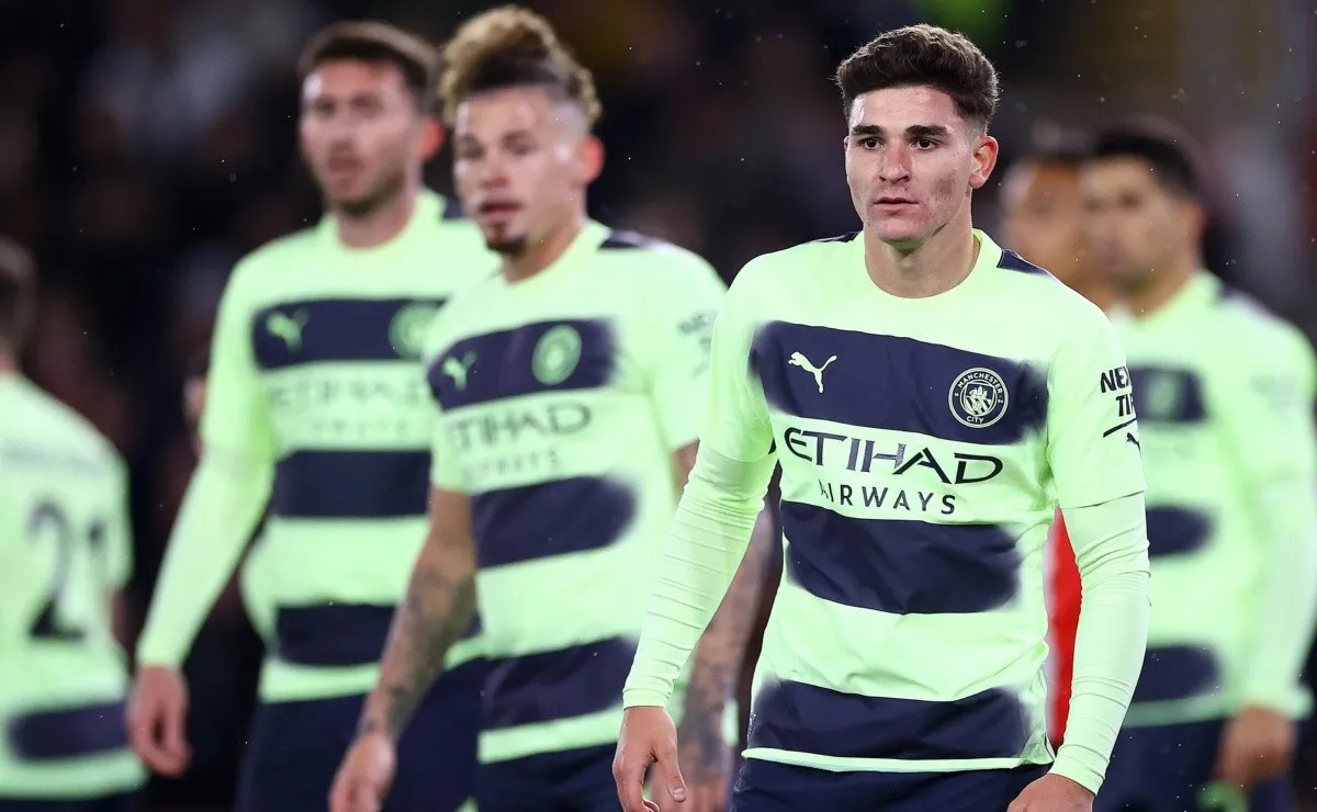 Julián Álvarez sumó apenas 6 minutos en el empate frente al Nottingham Forest.
