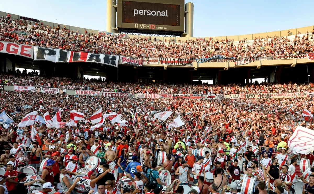 Los hinchas del Más Grande vivieron una fiesta inolvidable en la vuelta al Monumental