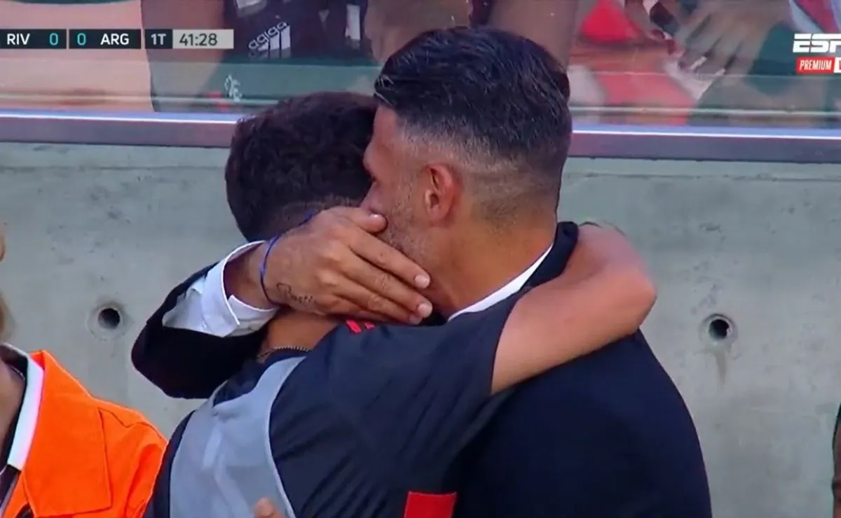 Micho tuvo a su familia cerca en su debut en el Monumental.