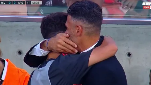 Micho tuvo a su familia cerca en su debut en el Monumental.