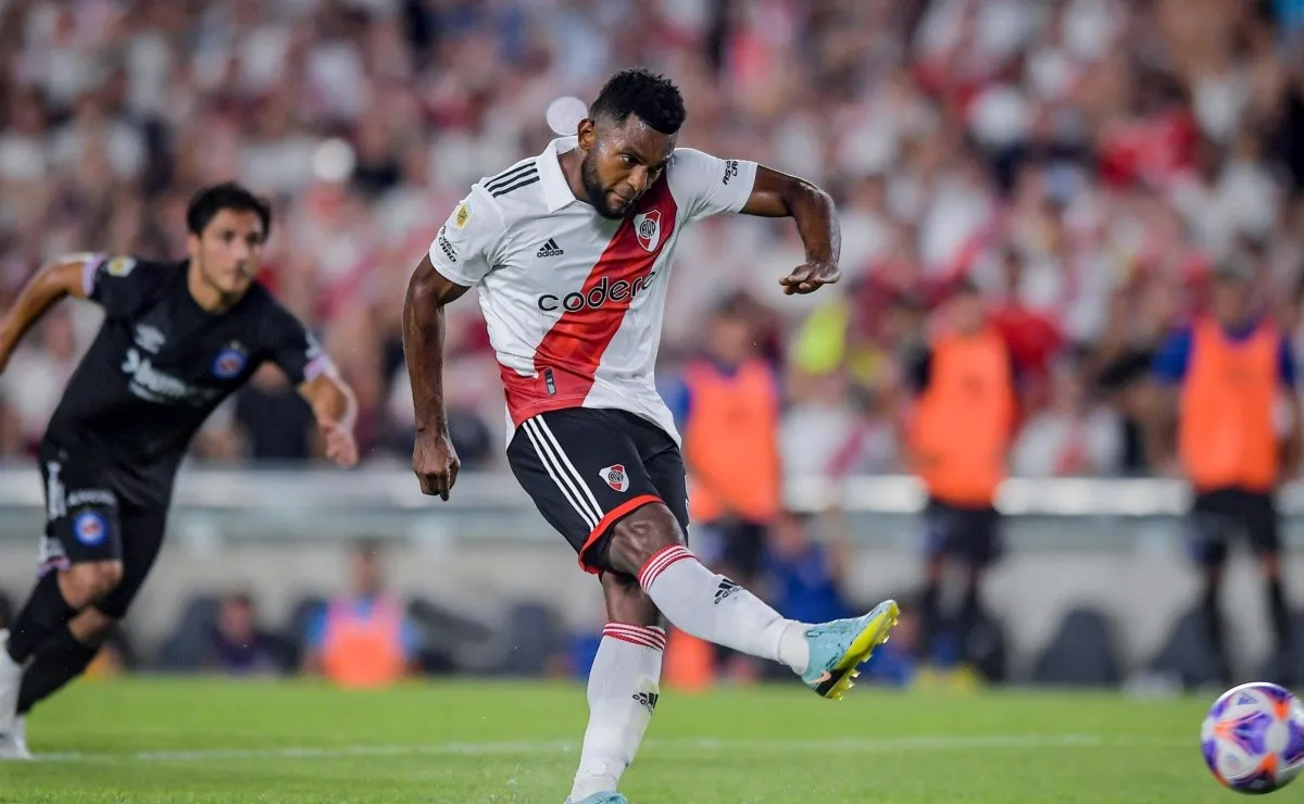 El Colibrí no titubeó y marcó el 1-1.