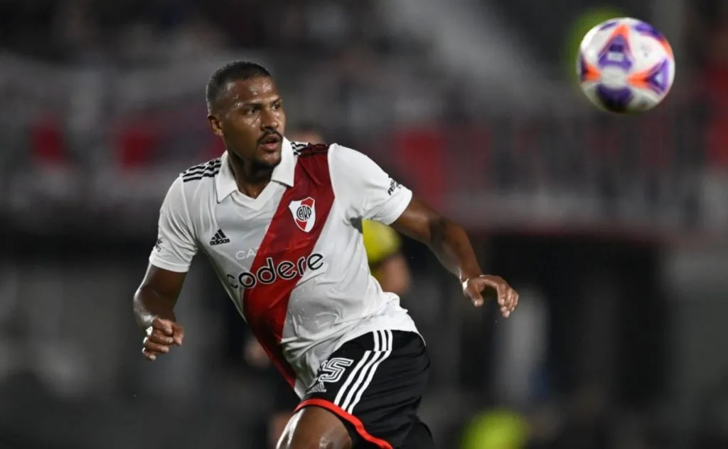 Salomón Rondón se fue en silencio de River y por la puerta de atrás.