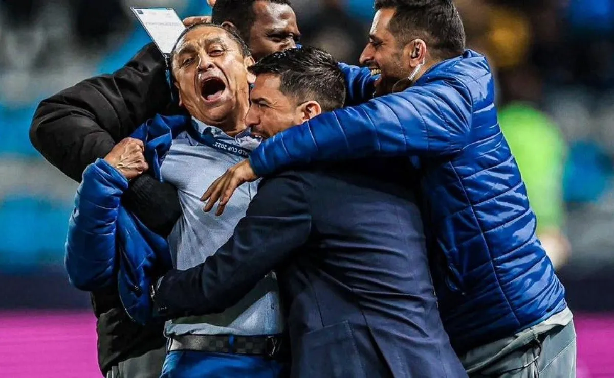 El festejo desenfrenado de Ramón y su cuerpo técnico tras la victoria frente al Flamengo.