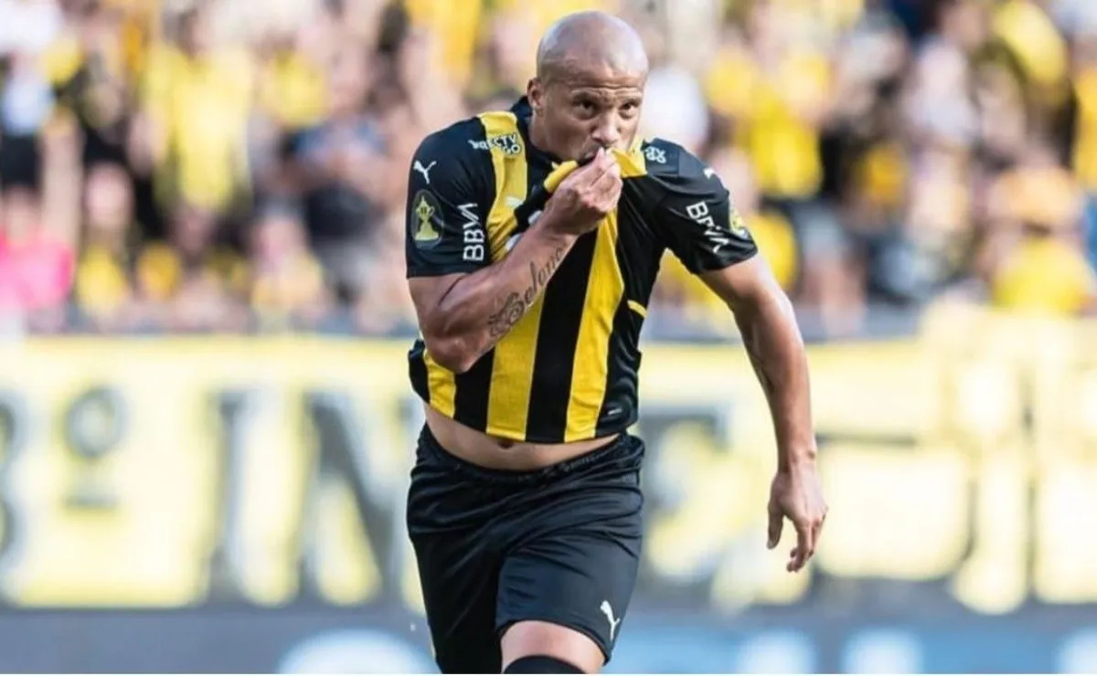 Carlos Sánchez debutó con gol en el triunfo de Peñarol
