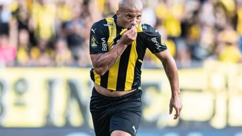 Carlos Sánchez debutó con gol en el triunfo de Peñarol