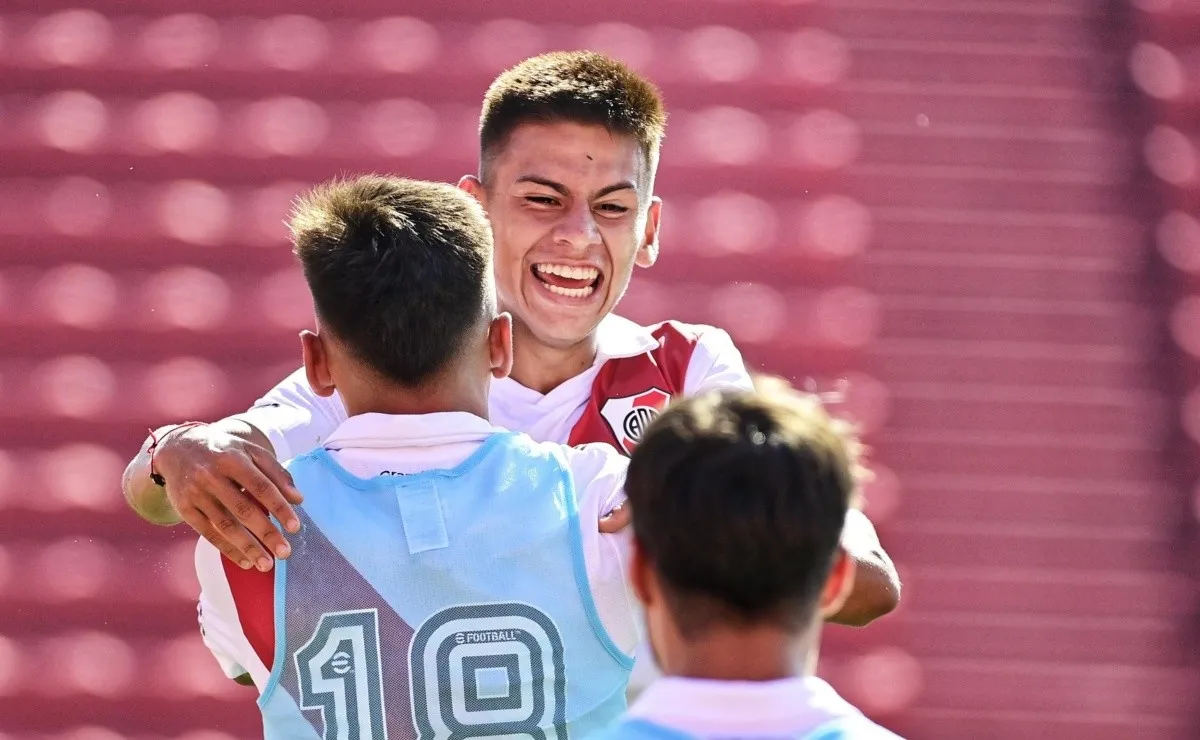 Gran victoria de River de visitante.
